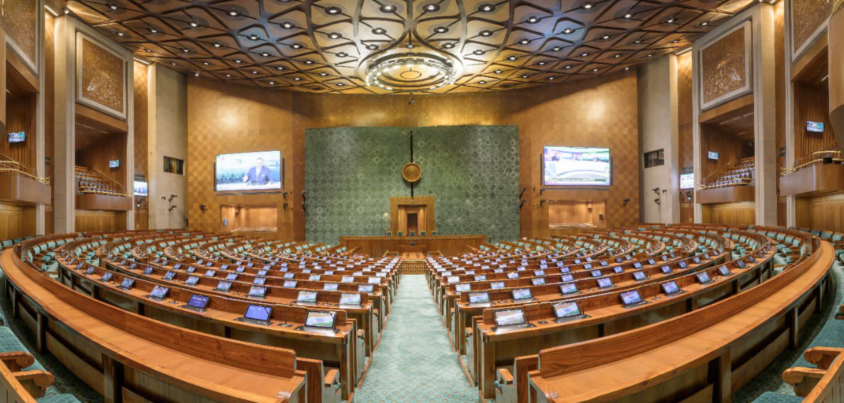 विपक्ष का सरकार पर तीखा हमला, संसद में जोरदार राजनीतिक घमासान